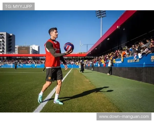 巴萨训练基地开放日，千名球迷互动助力